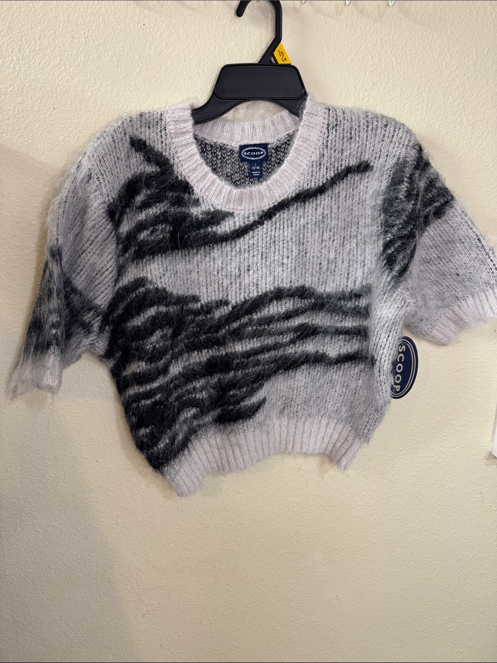 Scoop Short-Sleeve Fuzzy Crewneck Sweater in Light Gray & Black